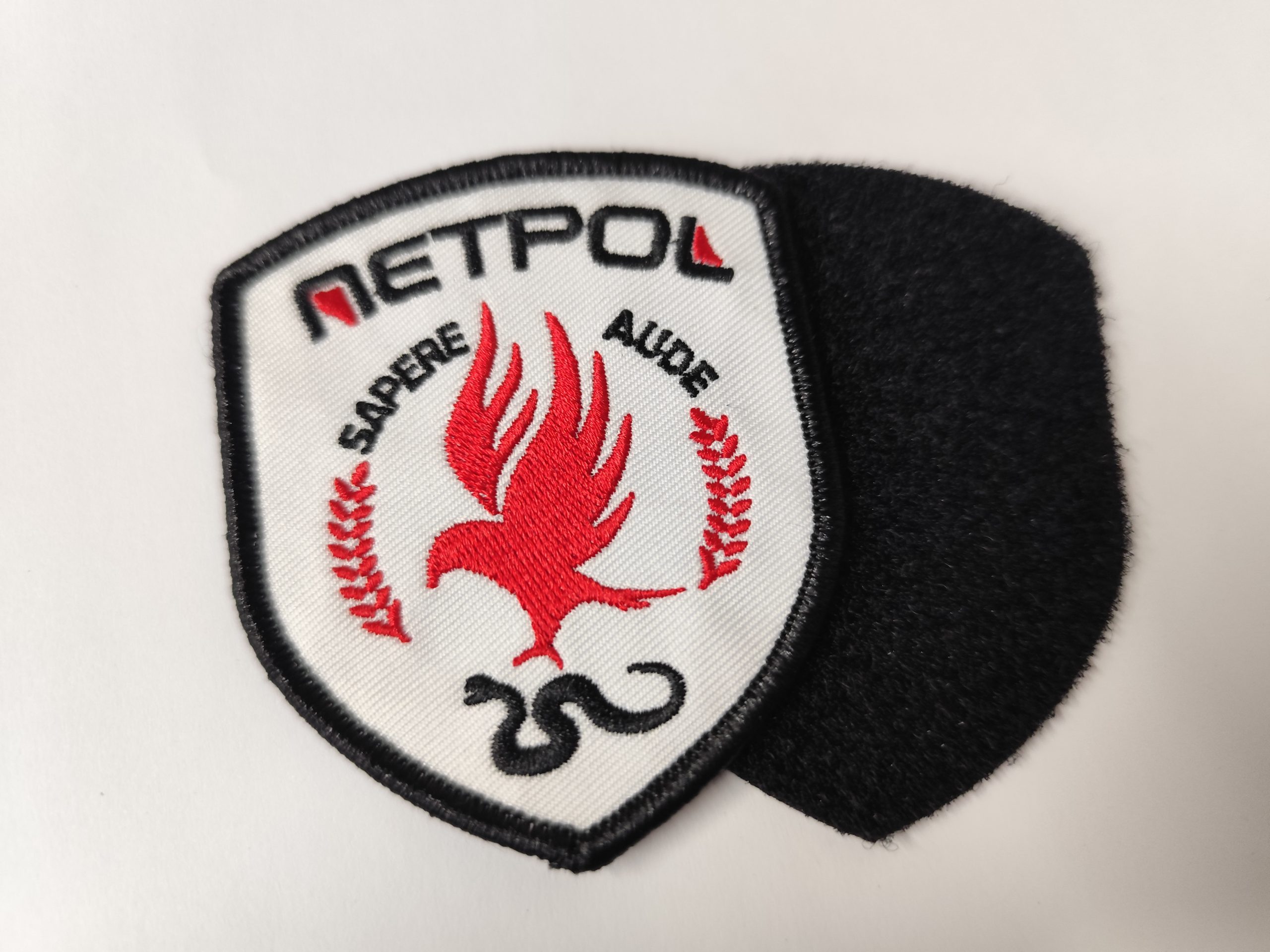 PARCHE BORDADO CON VELCRO